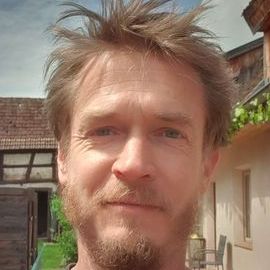 Portrait de Régis Beller, praticien en massages bien-être et propriétaire de ce site Internet